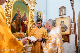 Патриарший Экзарх возглавил престольное торжество храма святых первоверховных апостолов Петра и Павла агрогородка Сеница Минского района